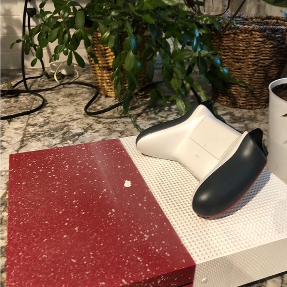 X Box One S Custom with Custom Controller, mint condition with free shipping! - Picture 4 of 12